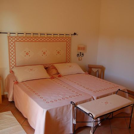 Hotel Aldiola Country Resort Sant'Antonio di Gallura Bagian luar foto
