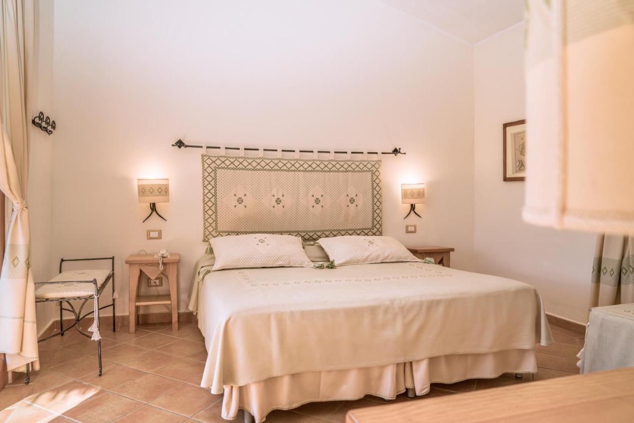 Hotel Aldiola Country Resort Sant'Antonio di Gallura Bagian luar foto