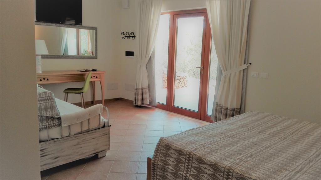 Hotel Aldiola Country Resort Sant'Antonio di Gallura Bagian luar foto